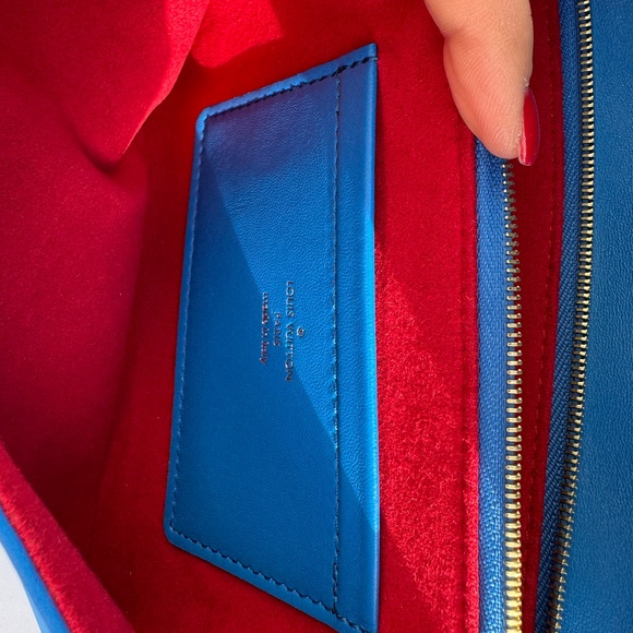 Louis Vuitton Coussin PM in limited-edition blue lambskin embossed with COA - Picture 6 of 7
